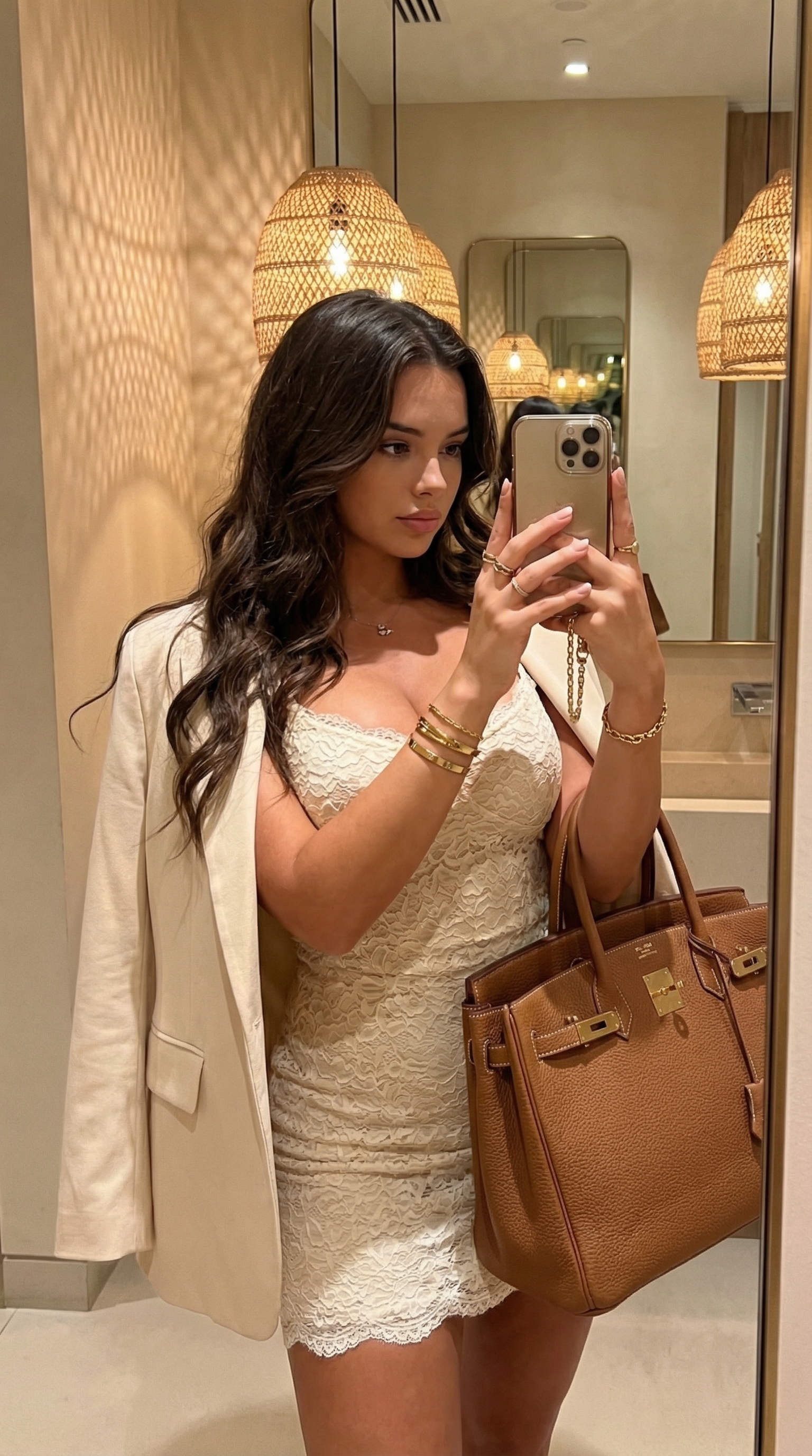 Elegant Mirror Selfie in Lace | پرامپت تصویر هوش مصنوعی