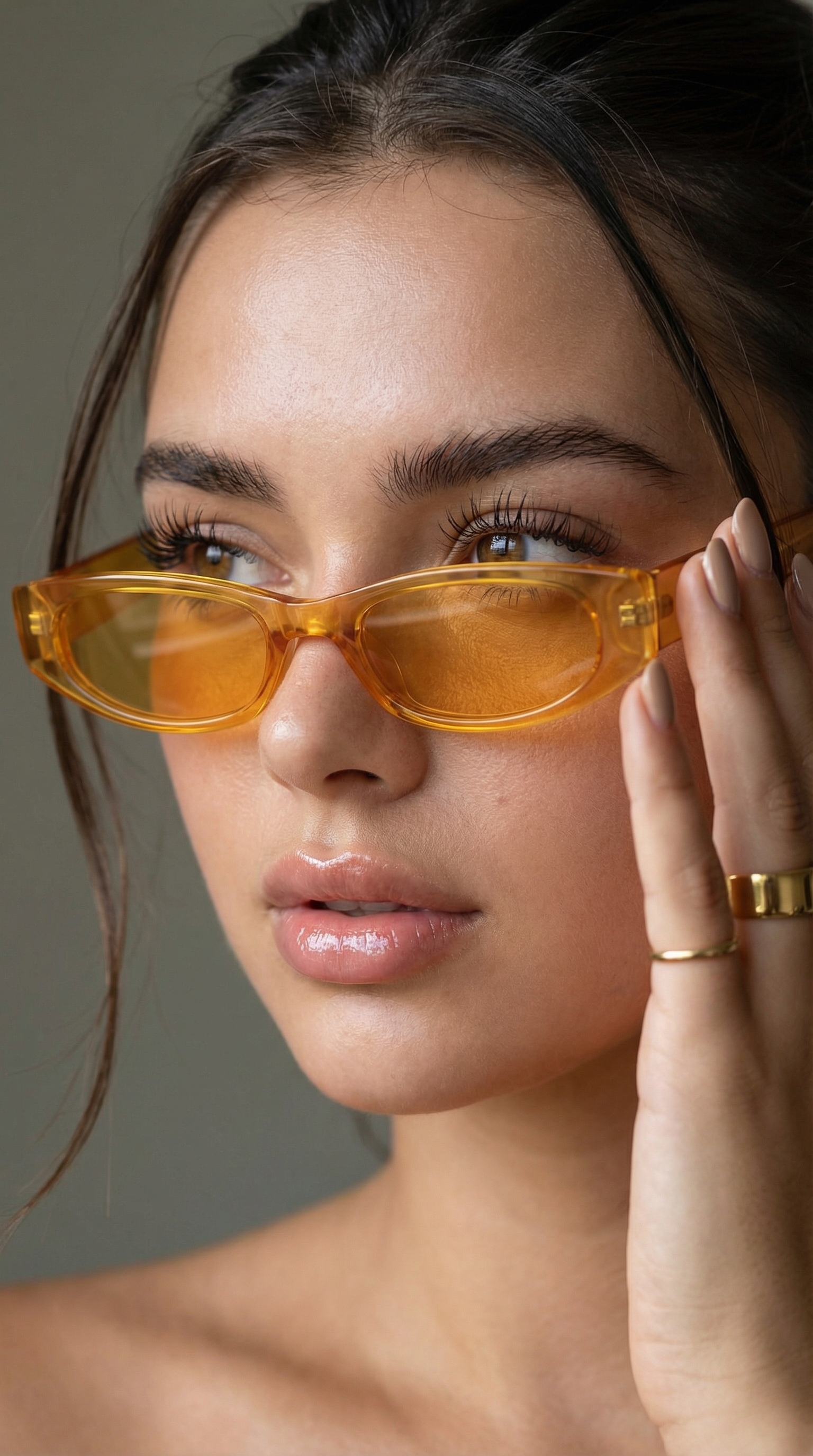 Elegant Woman Adjusting Sunglasses Portrait | پرامپت تصویر هوش مصنوعی