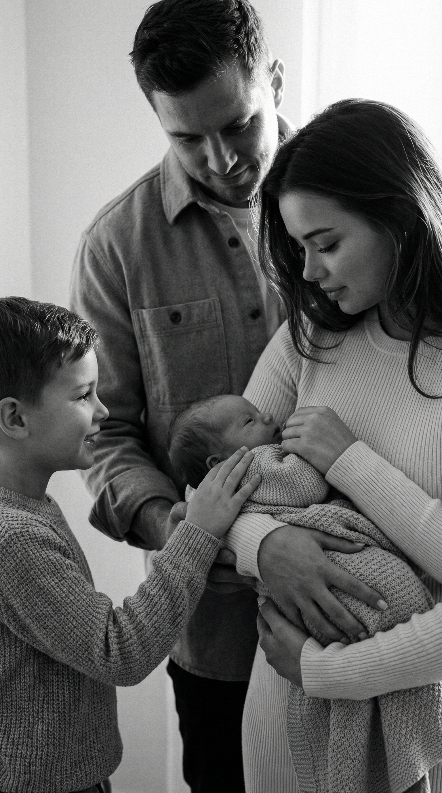 Tender Family Moment in Soft Light | پرامپت تصویر هوش مصنوعی