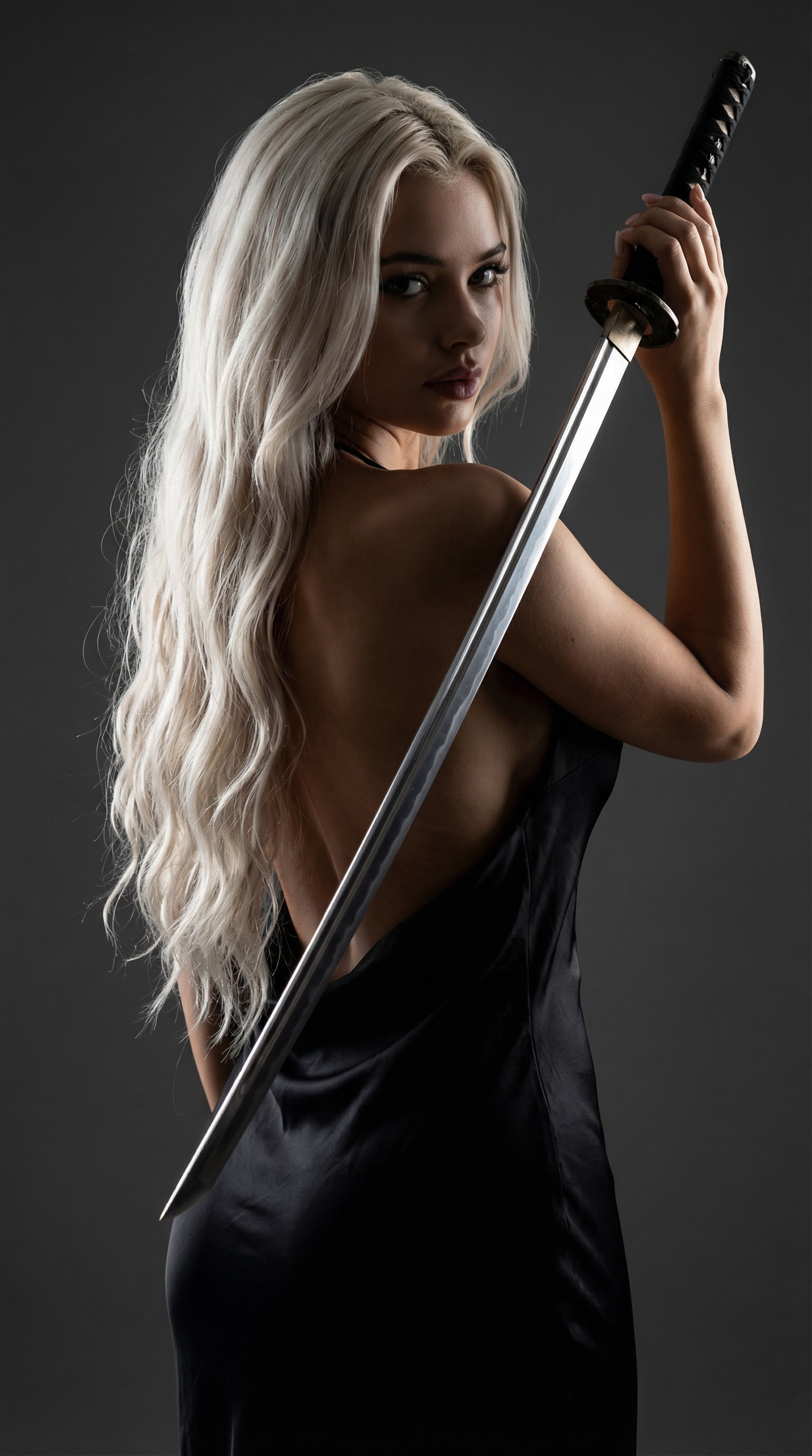 Platinum Warrior in Black Silk | پرامپت تصویر هوش مصنوعی