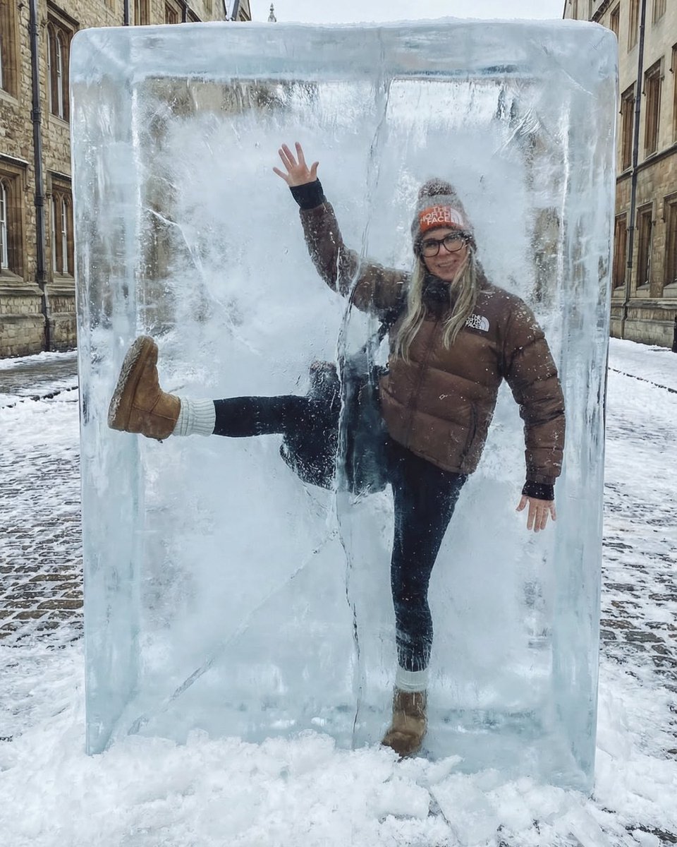 Global Trend 'Frozen-in-Ice' Effect (1)؛ عکس ساخته‌شده با هوش مصنوعی و پرامپت فارسی در Axeto
